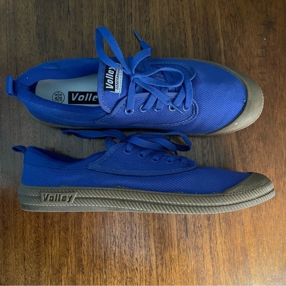 Volley international sneakers. Blue, mens size 9. - Picture 9 of 13